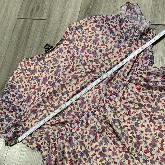 Torrid Criss Cross Floral Pull Over Peplum Style Bliusr size 3X - Picture 10 of 10